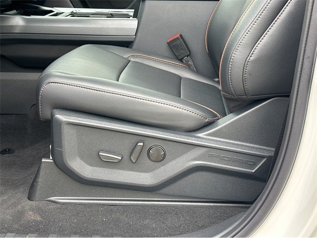 2025 Ford F-350SD F-350® Lariat®