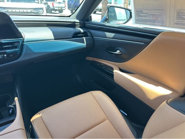 2025 Lexus ES Base