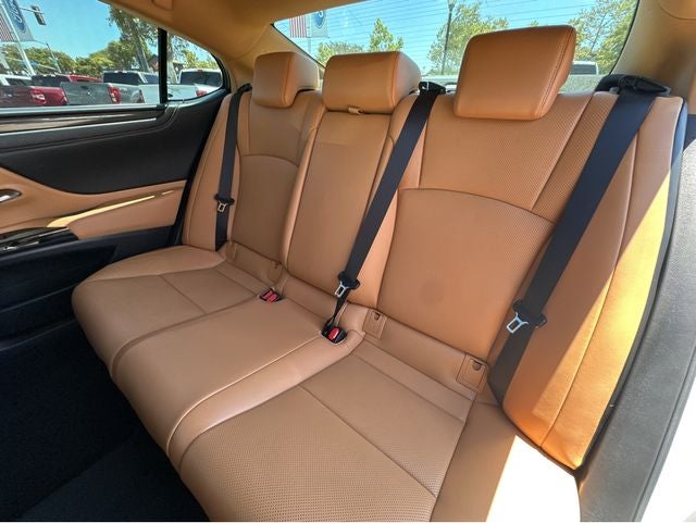 2025 Lexus ES Base