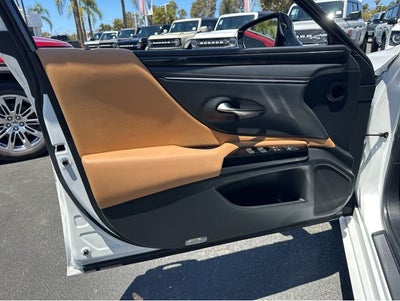 2025 Lexus ES Base