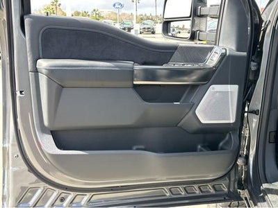 2025 Ford Super Duty F-250® Platinum®