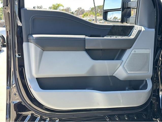 2025 Ford Super Duty F-350® XLT