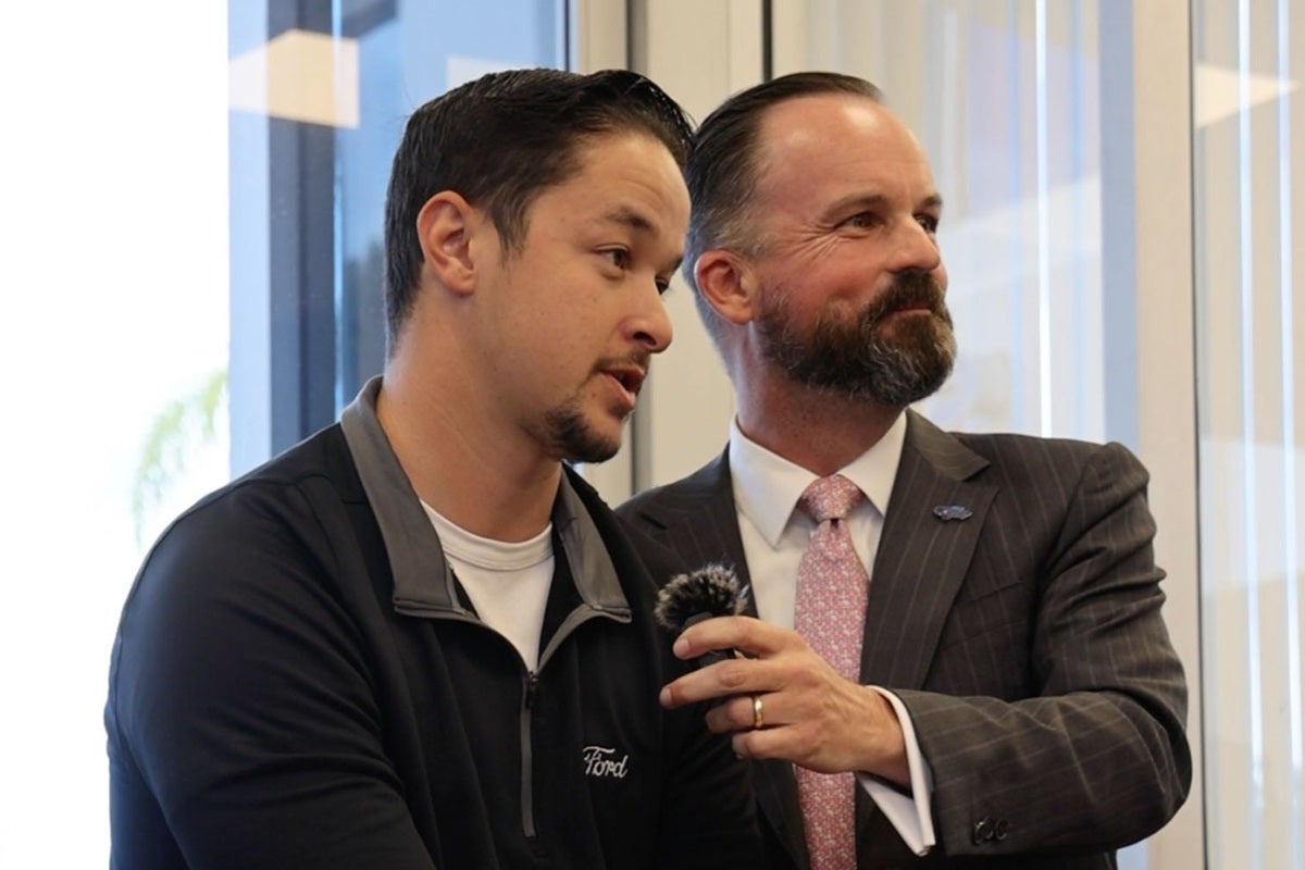 General Manager Hosting Students